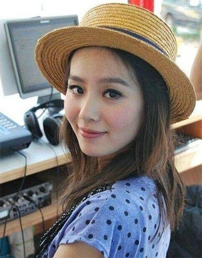 看看女星們花式戴草帽的帽子戲法！